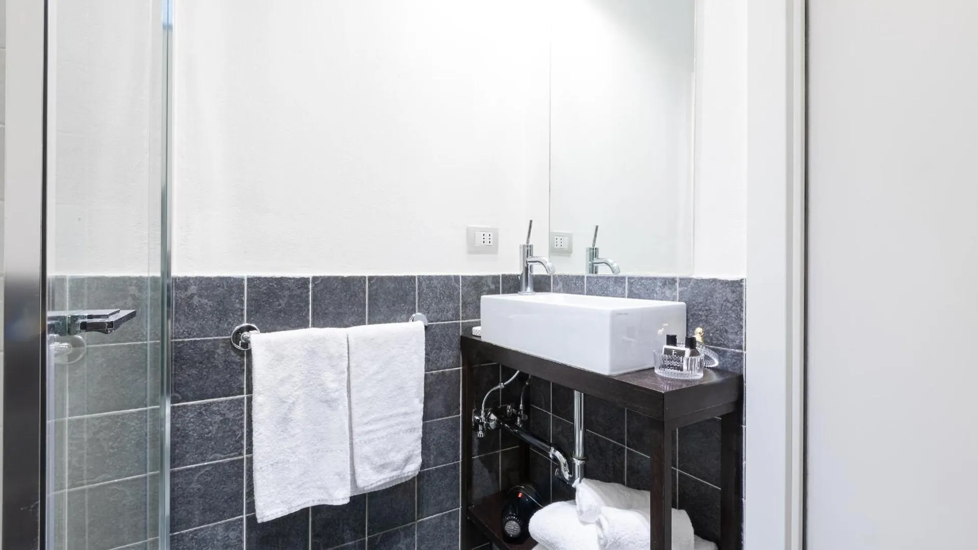 Bicocca Terrace Two Bedroom Apartment -Top Collection Milan 0*,  Italy